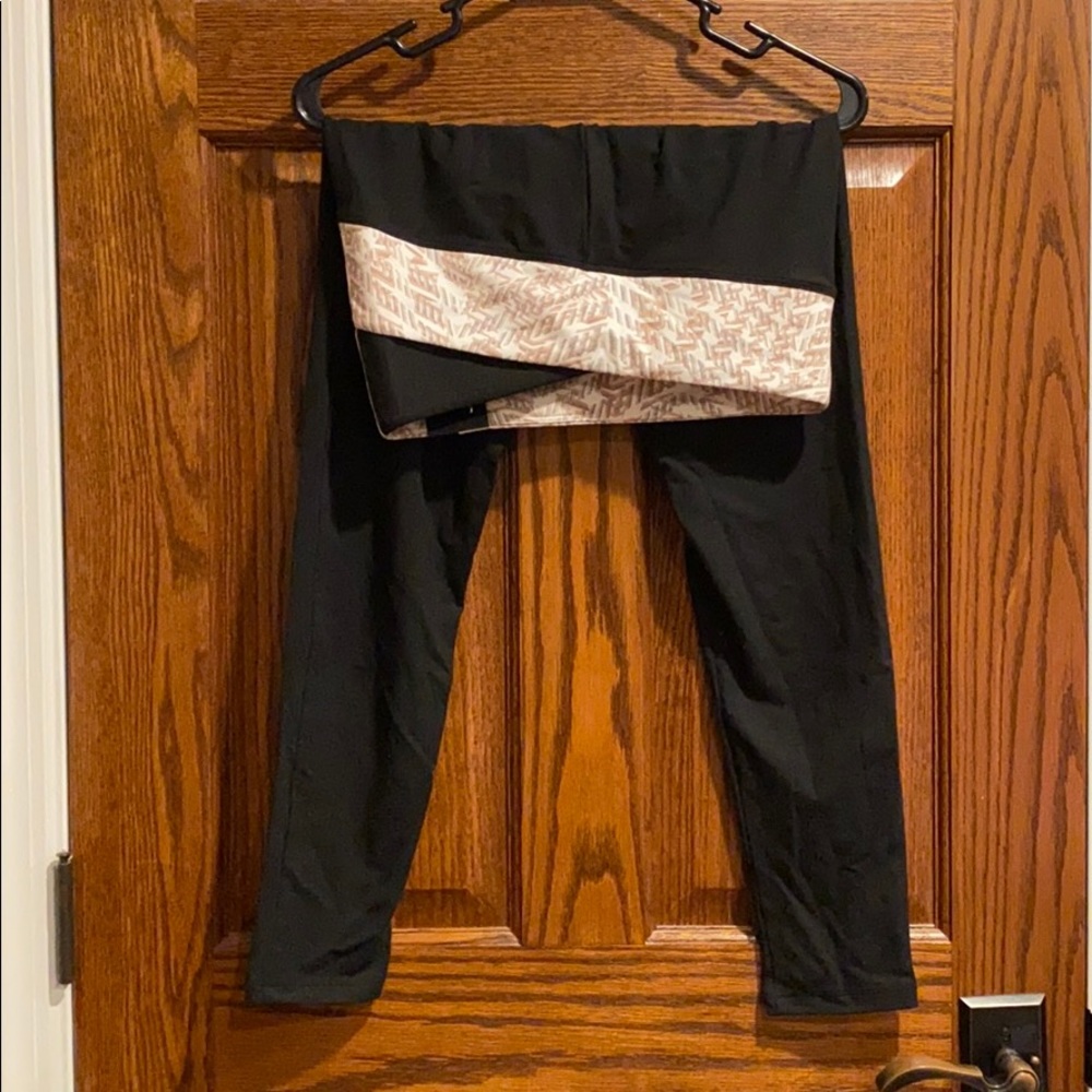 BRAND NEW VS SPORT SHORT LEGGINGS